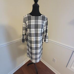 Laura Shift Dress, White and Black, Size M